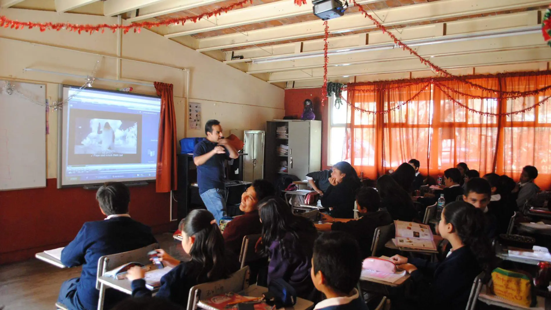 Ante la posibilidad de que no regresen a las aulas los estudiantes el pr_ximo ciclo escolar,